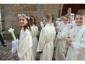 Feier der 1. Heiligen Kommunion in Sankt Crescentius (Foto: Karl-Franz Thiede)